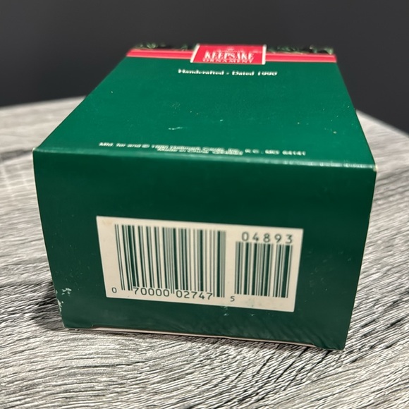 Hallmark | Sweetheart Wishing Well (1990) - Vintage Keepsake Ornament - Picture 8 of 15